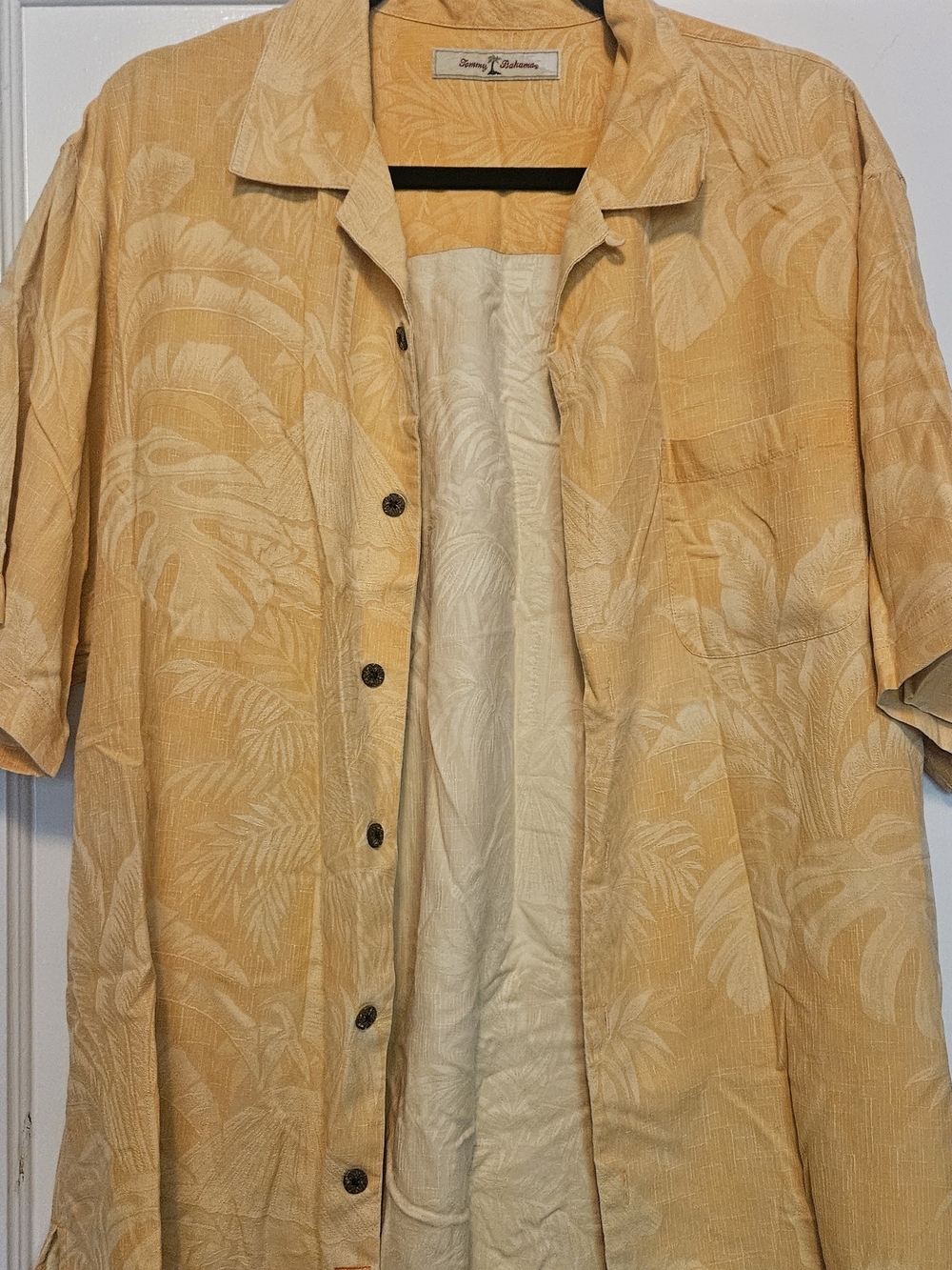 Tommy Bahama 100% Silk, Light Orange Tropical Button Down Shirt. - Picture 4 of 6